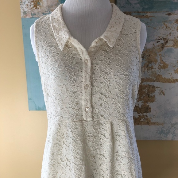 ✨SALE✨ Off White Lace Dress • Open Back • MEDIUM - Picture 3 of 8